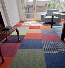 Avec les Shades of Color, notre client a l’impression de vivre dans une véritable œuvre d’art – posées dans un superbe motif demi-brique/Ashlar.